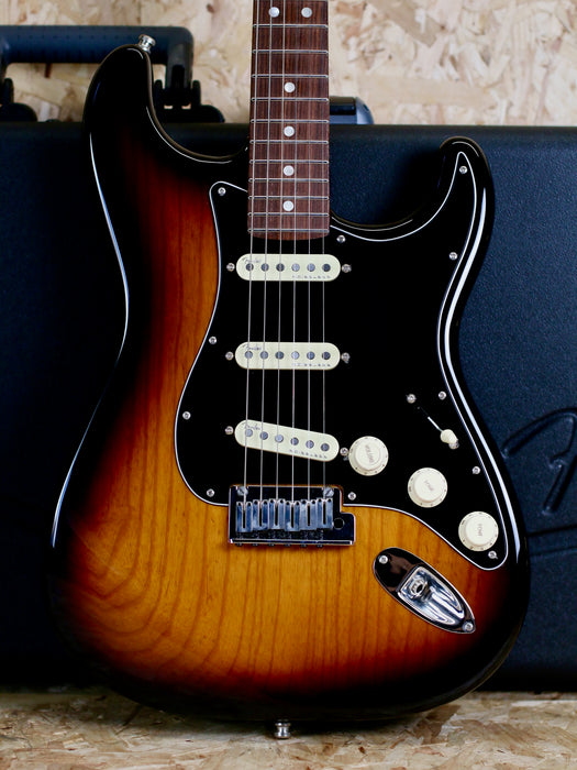2021 Fender Stratocaster ULTRA Luxe in 2 Colour Sunburst w/OHSC - Pre-owned