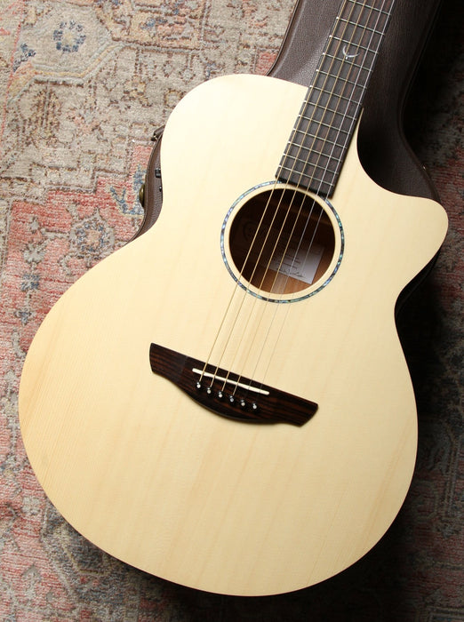 Faith Naked Venus Electro-Acoustic Guitar inc Gigbag - Guitar Warehouse