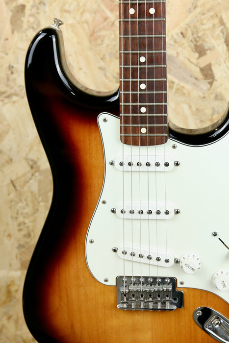 2015 Fender Mex Stratocaster Standard in 3TS Sunburst / Rosewood Board - Pre-owned