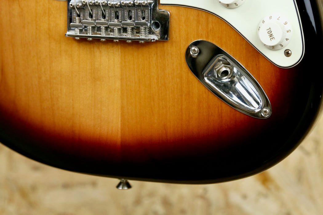 2015 Fender Mex Stratocaster Standard in 3TS Sunburst / Rosewood Board - Pre-owned