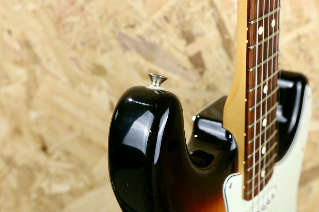 2015 Fender Mex Stratocaster Standard in 3TS Sunburst / Rosewood Board - Pre-owned