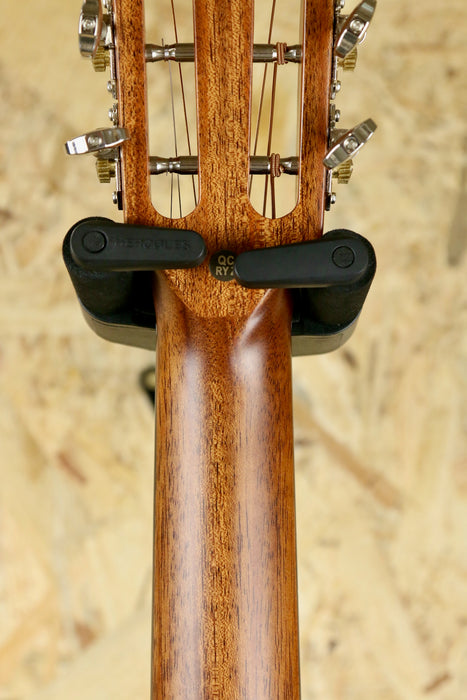 Alvarez AP66 Parlour 12 Fret in Shadowburst *Solid Top w/Bag - Pre-owned