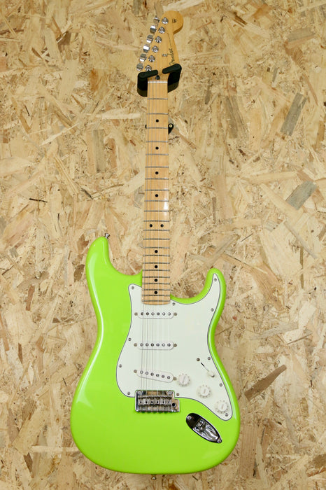 Fender Player Stratocaster® in Electron Green + Tweed Hardcase - Pre-owned