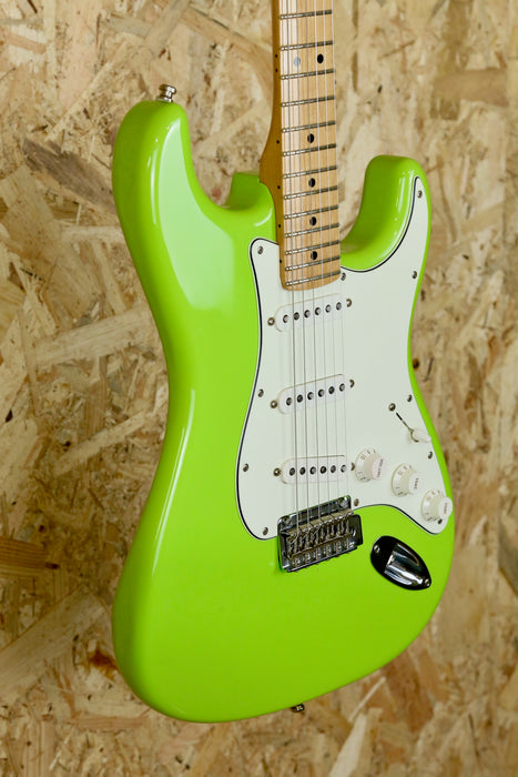 Fender Player Stratocaster® in Electron Green + Tweed Hardcase - Pre-owned