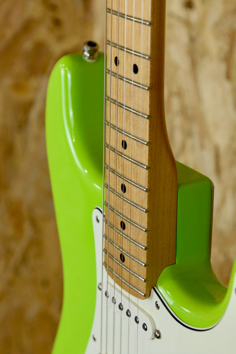 Fender Player Stratocaster® in Electron Green + Tweed Hardcase - Pre-owned