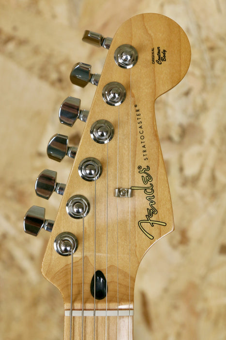Fender Player Stratocaster® in Electron Green + Tweed Hardcase - Pre-owned