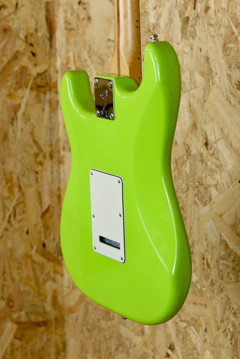Fender Player Stratocaster® in Electron Green + Tweed Hardcase - Pre-owned