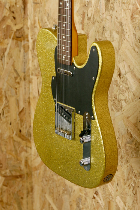 Fret King Classic Electric Guitar in Gold Sparkle - with original hardcase - Pre-owned