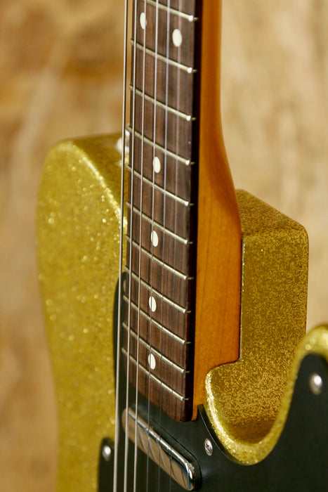 Fret King Classic Electric Guitar in Gold Sparkle - with original hardcase - Pre-owned
