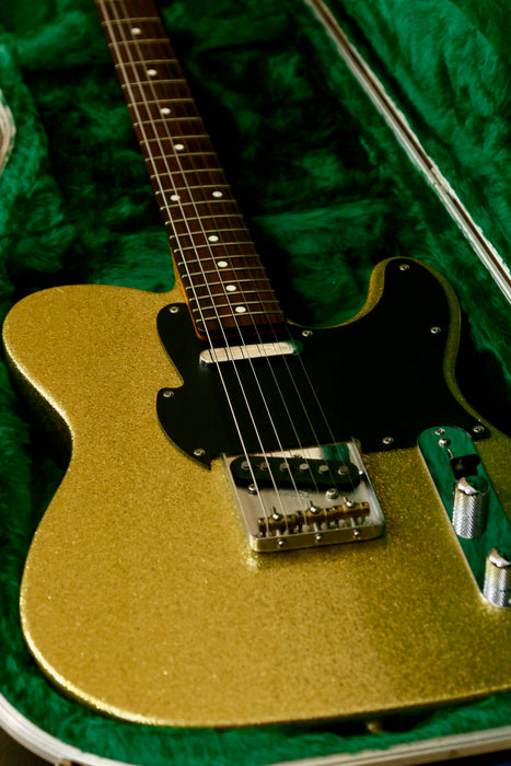 Fret King Classic Electric Guitar in Gold Sparkle - with original hardcase - Pre-owned