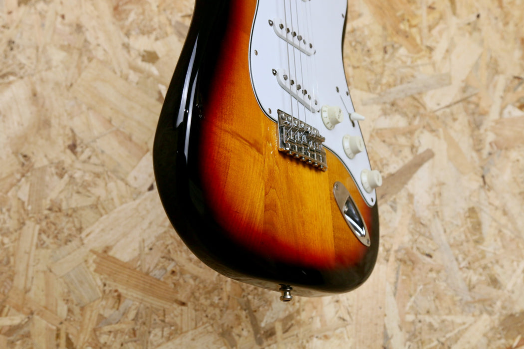 1994/5 Fender Stratocaster STD Made in Japan in 3 Tone Sunburst/Maple - Pre-owned