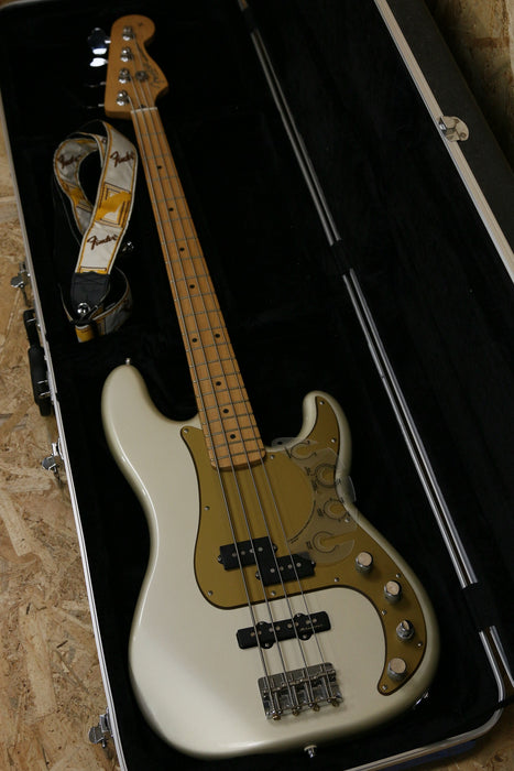 2011 Fender MIM Deluxe Active P Bass Special in Blizzard Pearl - w/Hardcase - Pre-owned