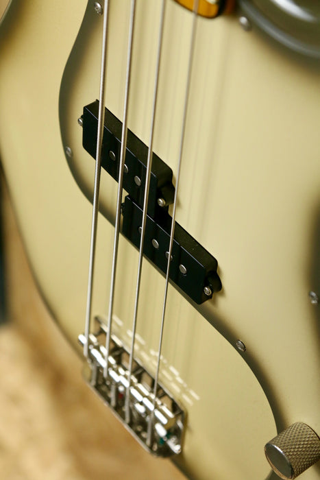 2024 Squier Limited Edition Classic Vibe 70's Precision Bass Guitar in Antigua Burst - Pre-owned