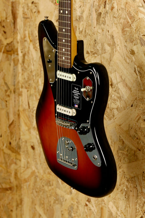 Fender American Professional Classic Jaguar® in 3 Tone Sunburst