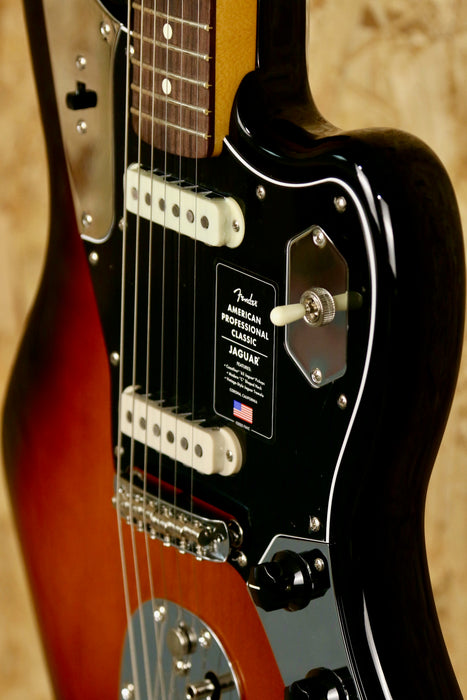 Fender American Professional Classic Jaguar® in 3 Tone Sunburst