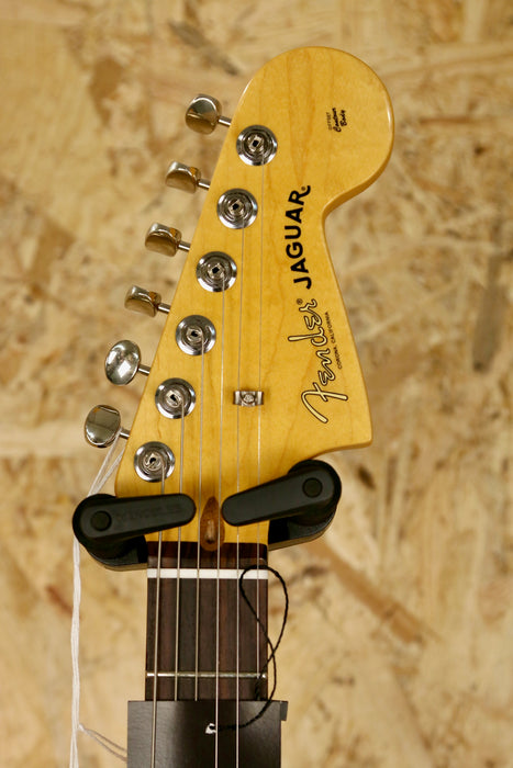 Fender American Professional Classic Jaguar® in 3 Tone Sunburst