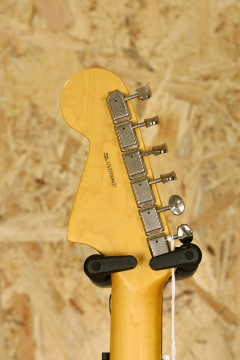 Fender American Professional Classic Jaguar® in 3 Tone Sunburst