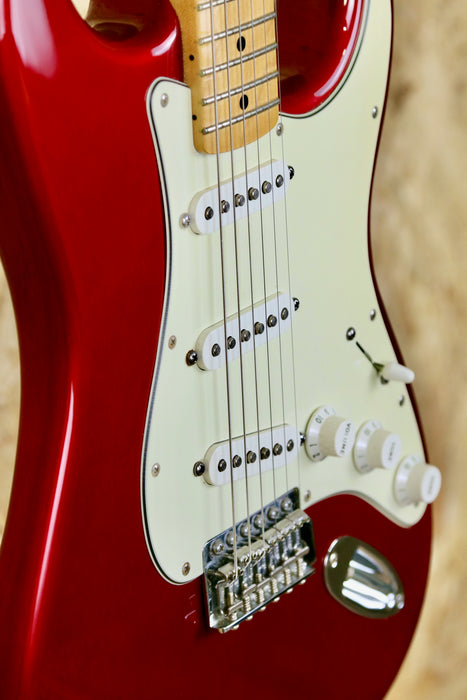 2013 Fender Mex Standard in Candy Apple Red - Pre-owned