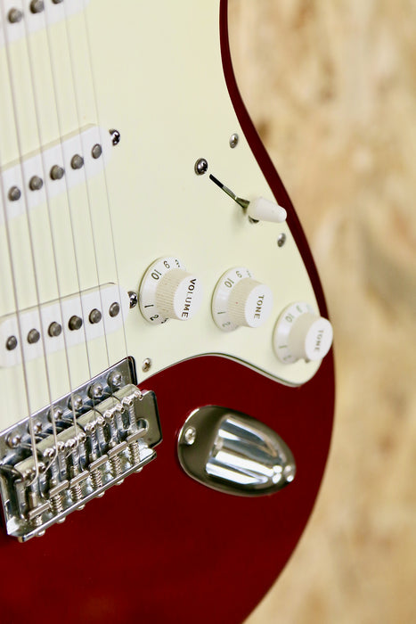 2013 Fender Mex Standard in Candy Apple Red - Pre-owned