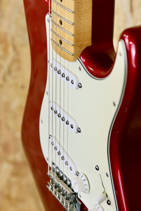 2013 Fender Mex Standard in Candy Apple Red - Pre-owned