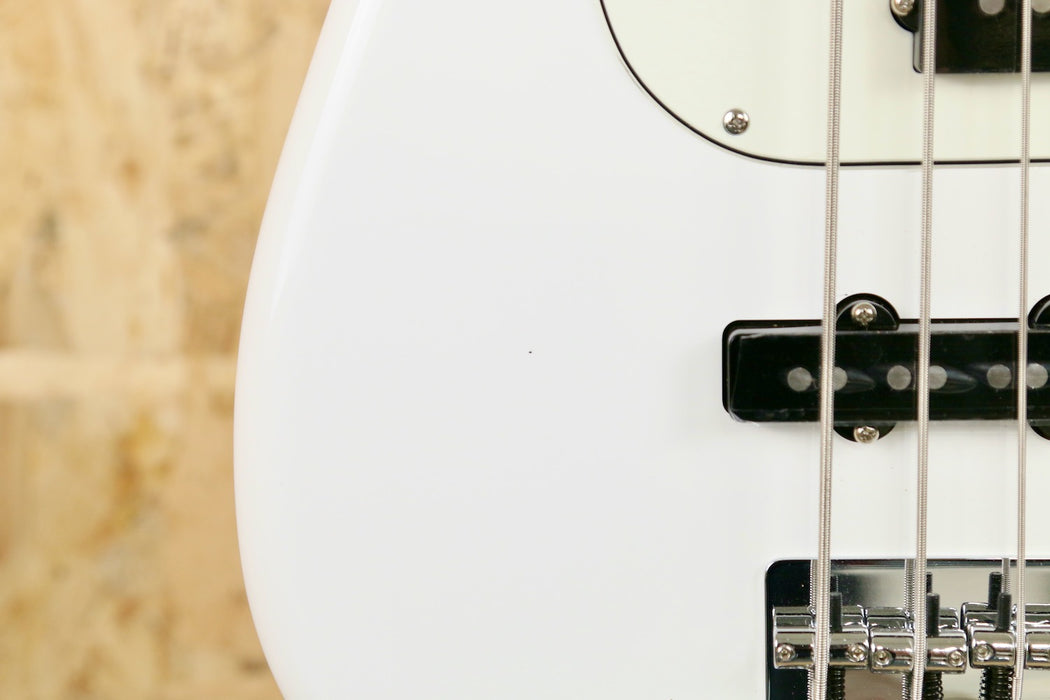 Fender Player II Mustang® Bass PJ, Maple Fingerboard, Polar White - B-Stock