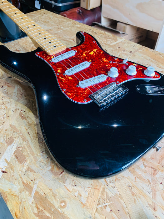 Pre-Owned 1998 Fender Standard Stratocaster - Gloss Black w/Maple Fretboard
