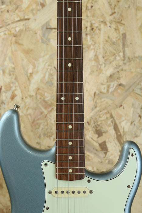 2022 Fender Vintera 60s Stratocaster in Ice Blue Metallic - Pre-owned