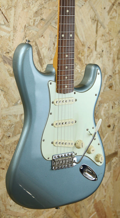 2022 Fender Vintera 60s Stratocaster in Ice Blue Metallic - Pre-owned