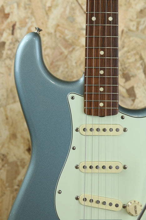 2022 Fender Vintera 60s Stratocaster in Ice Blue Metallic - Pre-owned
