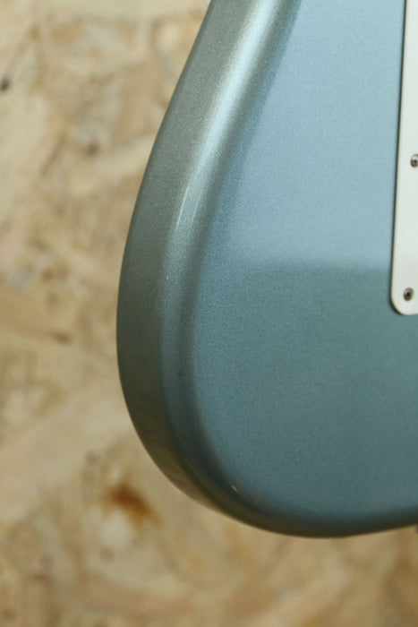 2022 Fender Vintera 60s Stratocaster in Ice Blue Metallic - Pre-owned