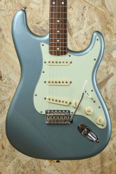 2022 Fender Vintera 60s Stratocaster in Ice Blue Metallic - Pre-owned