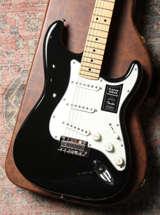 Fender Player Stratocaster® w/Maple Fingerboard - Black
