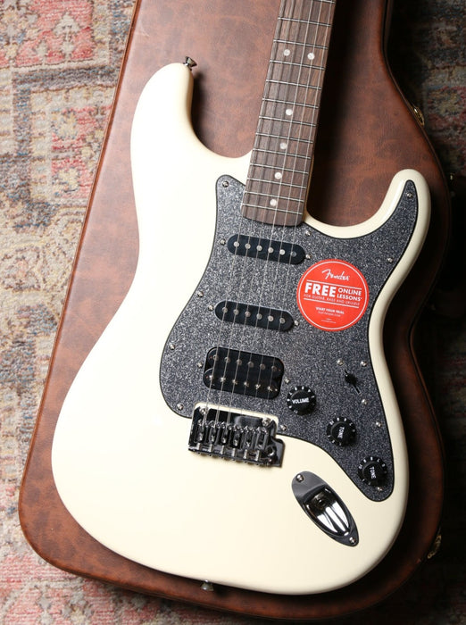 Fender Squier Affinity™ Stratocaster® HSS FSR Laurel Fingerboard, Metallic Black Pickguard, Olympic White